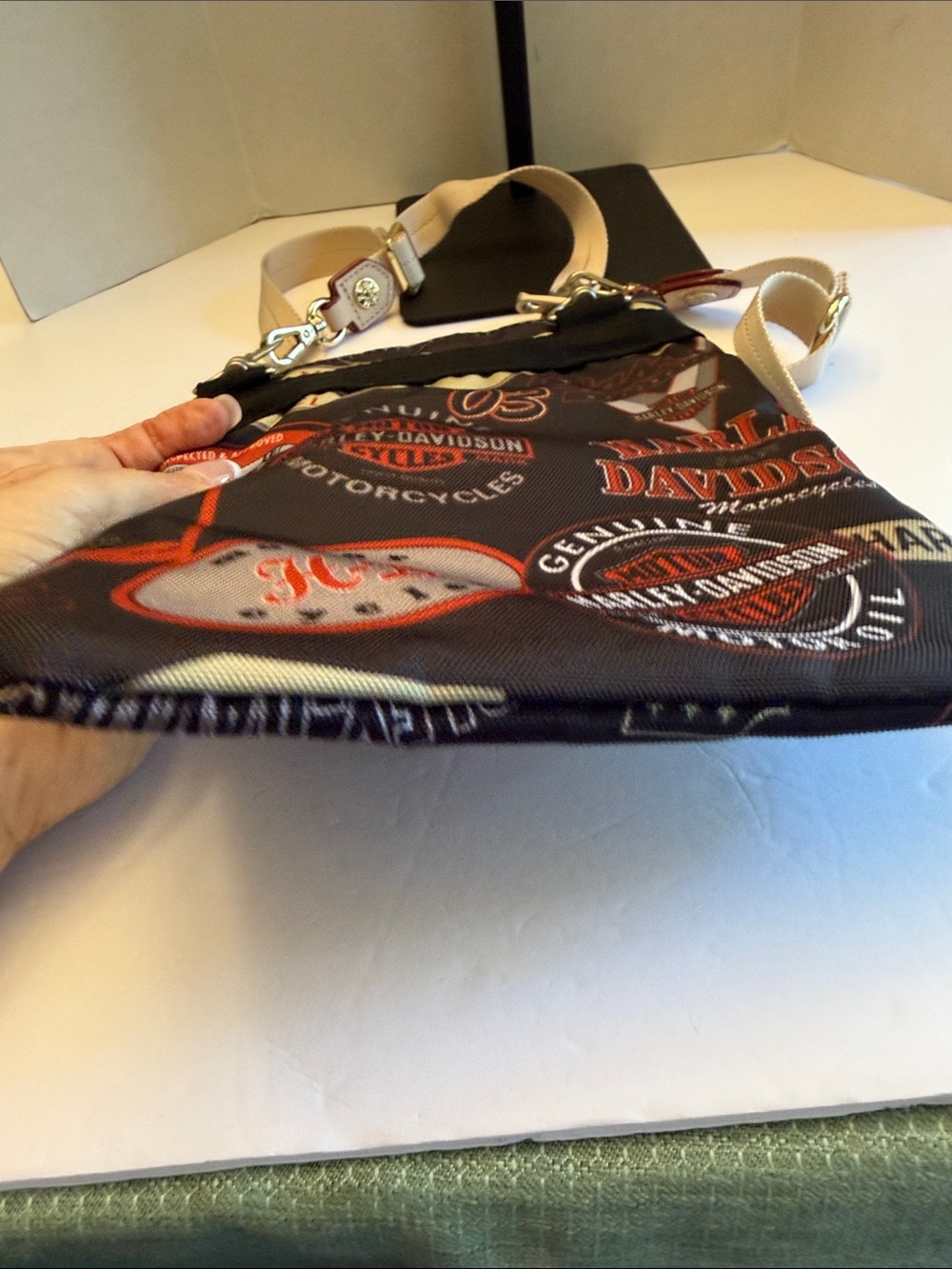 Harley-Davidson Black Bag with Red Logo Accents Crossbody - Picture 8 of 10